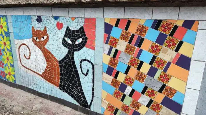 Дом, где живёт сказка: карагандинка украшает стены мозаикой (2)