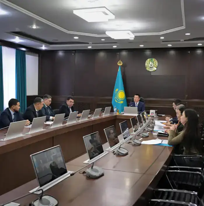 В Павлодарской области обсудили реализацию проектов по ремонту и строительству дорог в 2026 году (9)