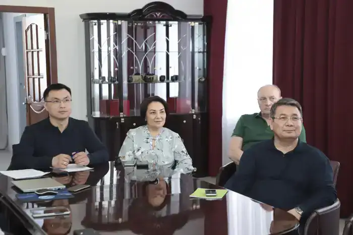 Обсуждение устойчивого развития и инноваций в автоиндустрии на круглом столе в ВКО