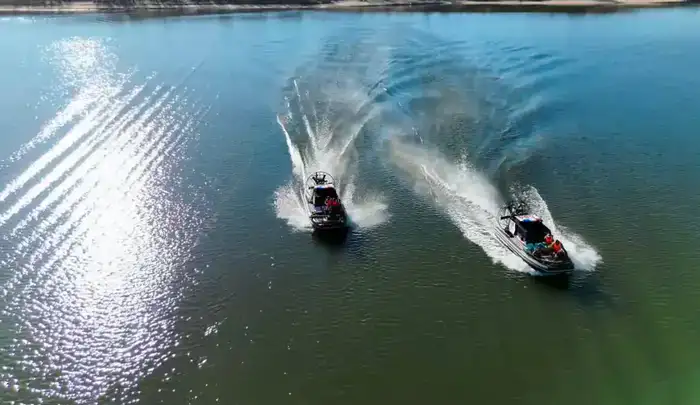 Спасатели МЧС усиливают готовность к природным пожарам с применением аэролодок (5)