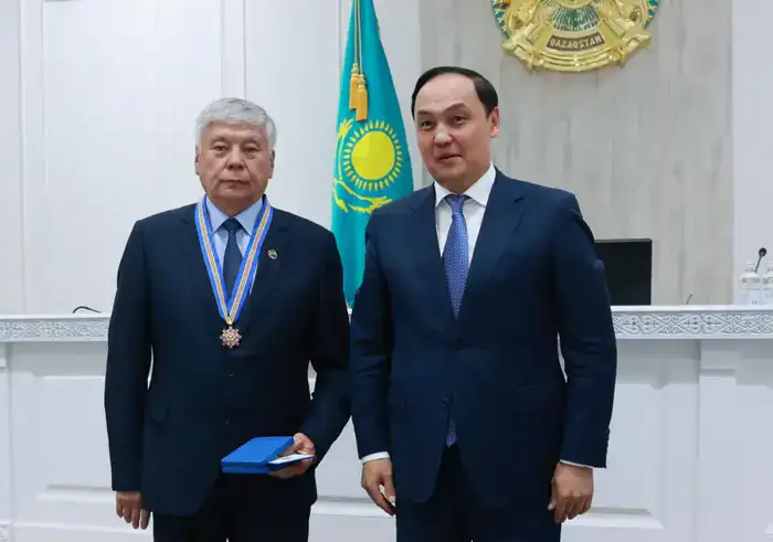 Ербол Карашукеев принял участие в очередной сессии областного маслихата (7)