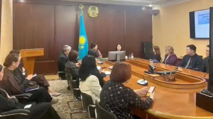 В акимате Костанайской области в рамках правового всеобуча в целях повышения финансовой и правовой грамотности сотрудников (4)