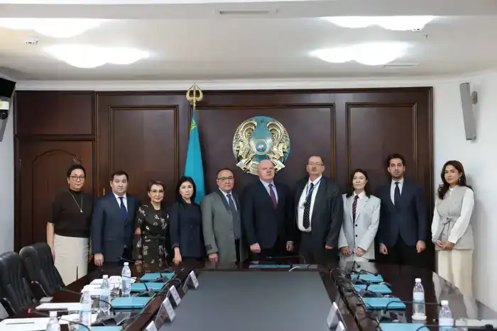 В Высшем Судебном Совете Республики Казахстан состоялась встреча Председателя Совета Дмитрия Малахова с Главой Офиса программ ОБСЕ в Астане Алексеем Роговым (4)