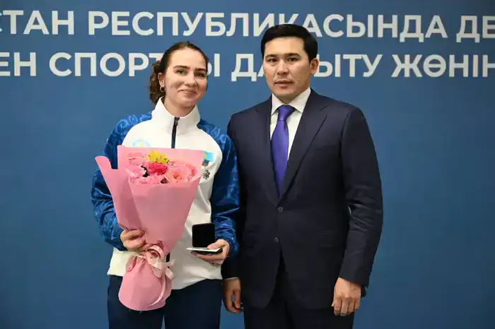 В Казахстане наградили спортсменов, вошедших в ТОП-10 на зимних Олимпийских и Паралимпийских играх (2)