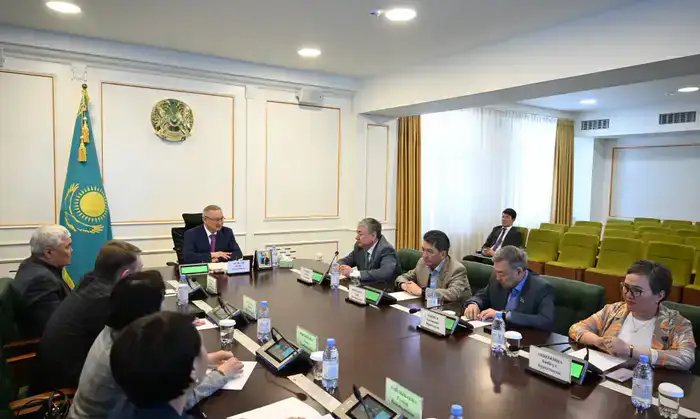 Бейбит Исабаев обсудил с сенаторами развитие экономики Жетісу (2)