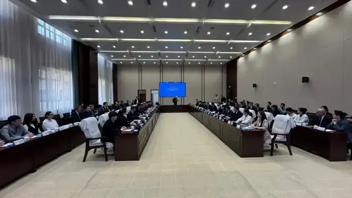 Султангазиев встретился со студентами из Алматы в Китае