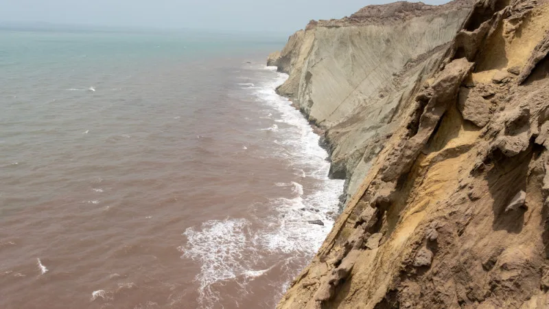 Первый круизный лайнер прошёл через Ормузский пролив после начала конфликта на Ближнем Востоке Шымкенте