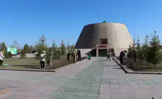 «Зеленые сердца Астаны»: сотрудники музеев объединились для очистки города