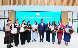 Золотые перья благодарности: активисты получили награды за вклад в будущее страны