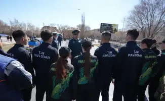 Министр по чрезвычайным ситуациям оценил тренировочную башню и развитие ведомственного спорта в Павлодаре