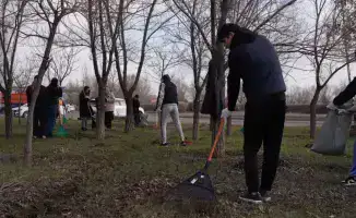 Студенты Esil: Вдохновляя природу на новый дыхание в субботнике