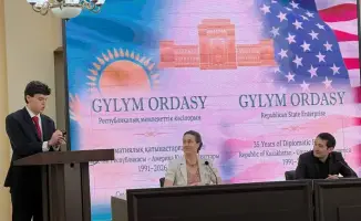 США передали Алматы коллекцию научных книг