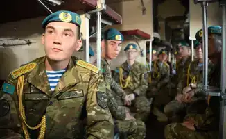 Торжественная встреча солдат в Астане