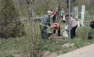 Субботник в парке «Желтоксан» в Алматы