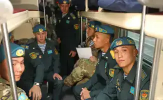 Торжественная встреча уволенных в запас десантников в Астане: шаг к новым возможностям