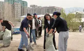 Культурные деятели Алматы принимают участие в субботнике в рамках инициативы "Таза Қазақстан"