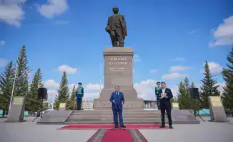 Цветы к наследию: память о Каныше Сатпаеве