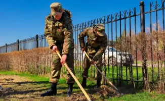 Экоакция военнослужащих Национальной гвардии в Центре социального обслуживания Астана