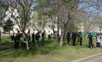В Астане 3 тысячи работников культуры участвуют в экологической акции "Таза Қазақстан"