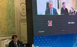 Председатель КВГА Ержан Мынжасаров обсуждает цифровизацию аудита с жителями Павлодарской области