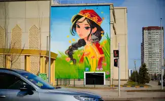 Муран на фасаде здания в Астане весеннее обновление Темірлан Абенов