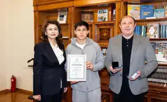 Золотые крылья спорта: Аида Балаева наградила Дастана Сатпаева премией «Дарын»