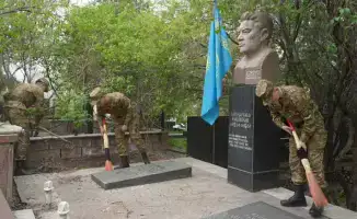 Алматинские курсанты почтили память казахстанцев