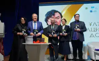 Свет поэзии: В Алматы отметили 90-летие Олжаса Сулейменова с презентацией сборника и выставкой его наследия