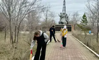 Волонтёры Наурзумского района восстанавливают память о героях прошлого в рамках патриотической акции