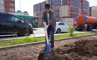 Общественное участие в озеленении: жители района Сарыарка высадили более 350 деревьев в рамках экокомпании "Таза Қазақстан"