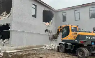 Снос незаконной пристройки к кафе "Эмиль" начался в Алматы