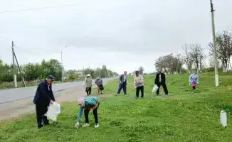 В Жетысае прошёл субботник «Талмен түлеген туған жер» с участием 2 тысяч жителей