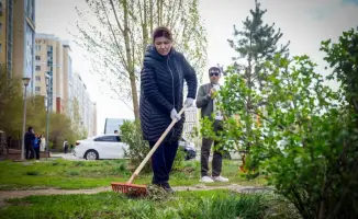 В Астане прошел субботник в рамках акции «Таза Қазақстан» с участием Министерства просвещения