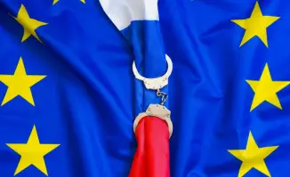 ЕС адаптирует санкционную стратегию против России: точечное давление на энергетику и финансы затрагивает третьи страны