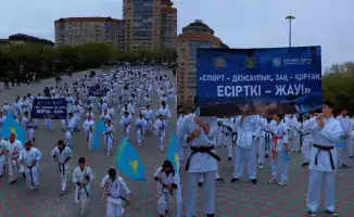 В Атырау прошел марафон против наркотиков с участием 300 спортсменов
