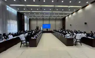 Султангазиев встретился со студентами из Алматы в Китае