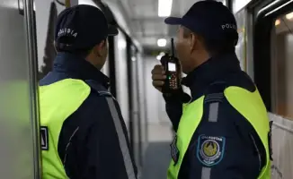 Заголовок: "Казахстан в центре внимания: пенсионные изменения, новый закон и задержания полицейских" 

23 апреля в Казахстане произошло несколько значительных событий. Важным моментом дня стало обсуждение нового закона о пенсионных выплатах, который вызва