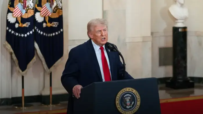 Президент США Дональд Трамп и первая леди Мелания экстренно эвакуированы с ужина в Вашингтоне