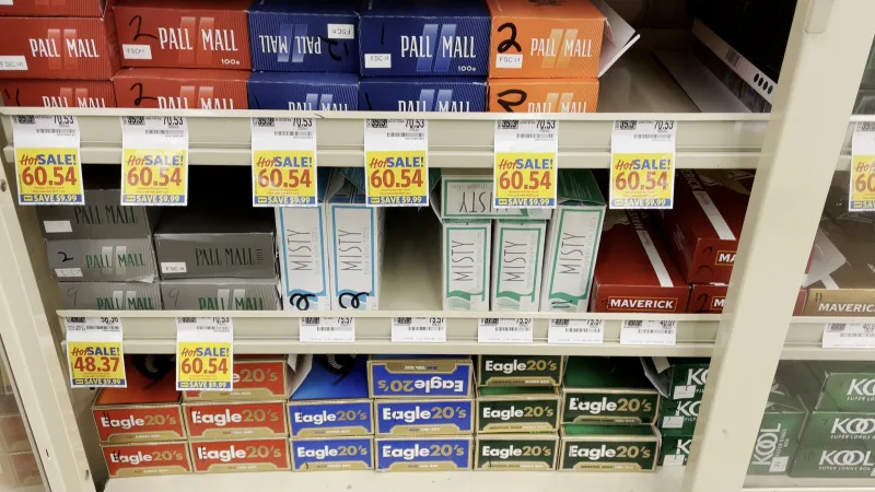 В Великобритании принят закон, запрещающий продажу табачных изделий всем, кто родился 1 января 2009 года и позднее. Это решение было одобрено парламентом страны и вступит в силу в ближайшее время, что означает пожизненный запрет на продажу сигарет для цел