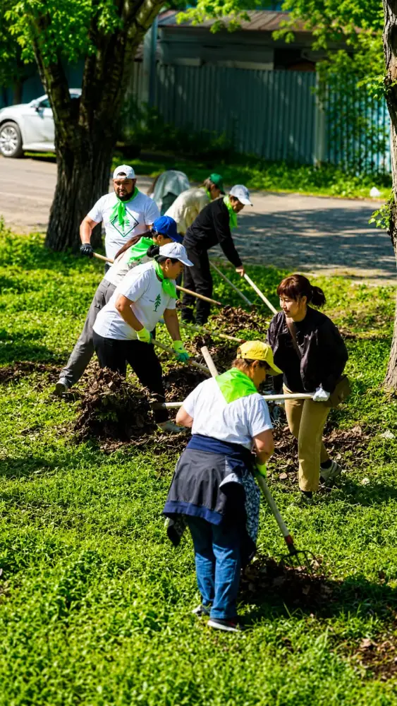 Субботник к Дню работников культуры в Алматы