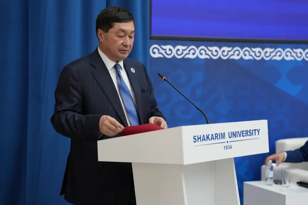 Лекция судьи КС в Shakarim University