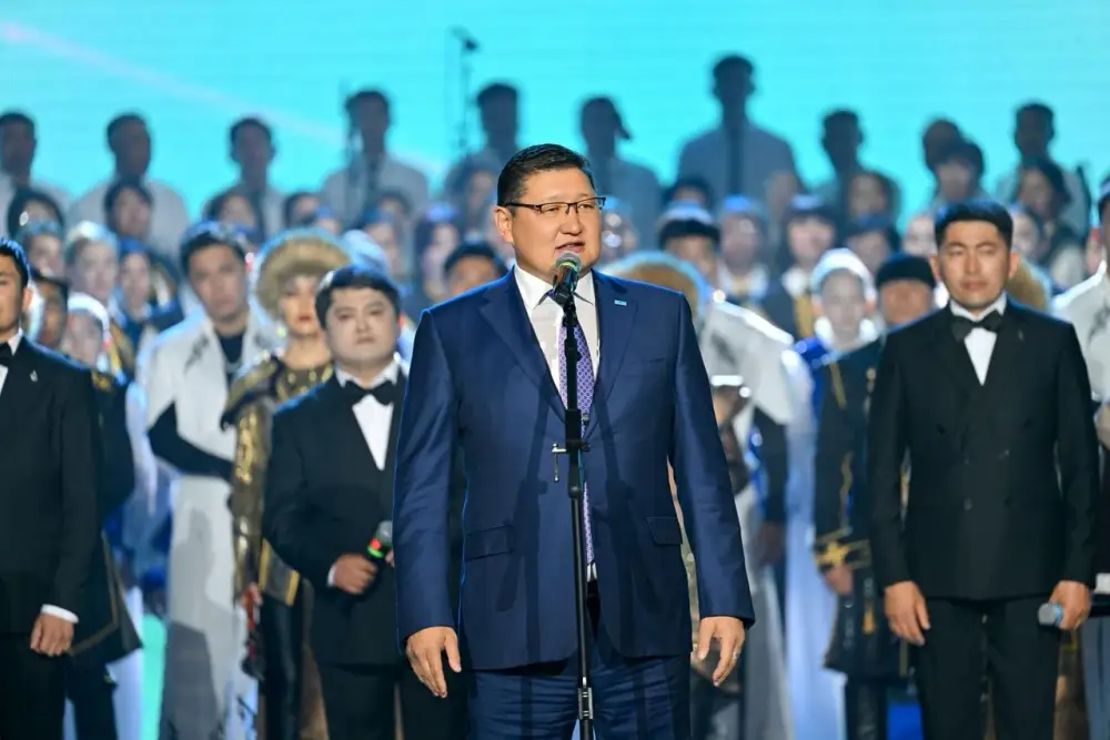 Победителю областного конкурса «Абай елі – өнер кеніші» подарили современный сборный сценический комплекс (6)