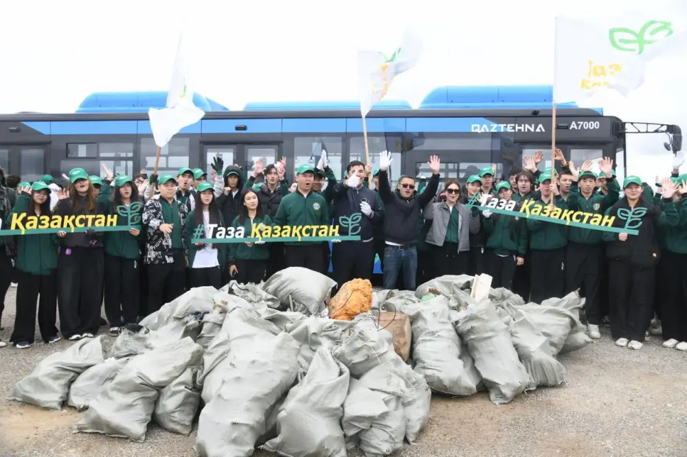 Более 100 бойцов «Жасыл ел» провели экоакцию в Астане (7)