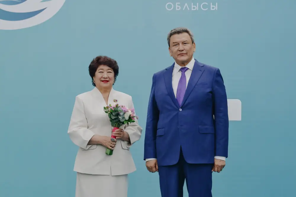 Работники культуры Северо-Казахстанской области отмечают свой профессиональный праздник, театру имени Сабита Муканова присвоен статус 'Академический'.