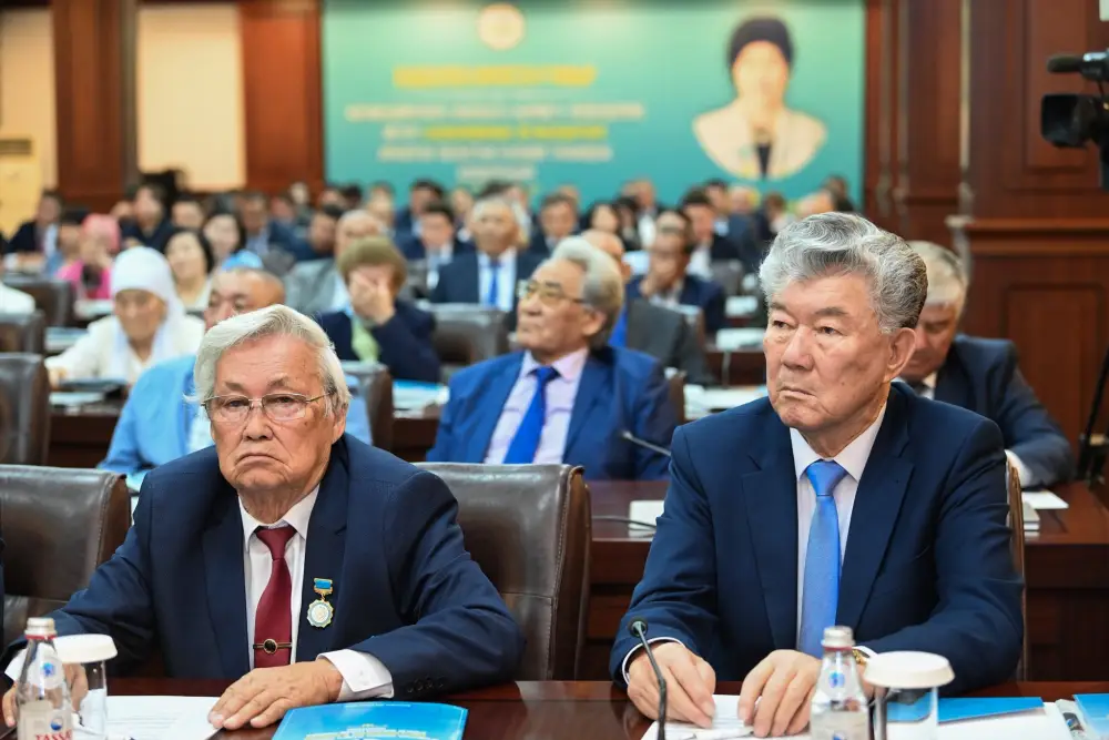 Научно-познавательная конференция 80-летию Алмагуль Божановой в Кызылординской области