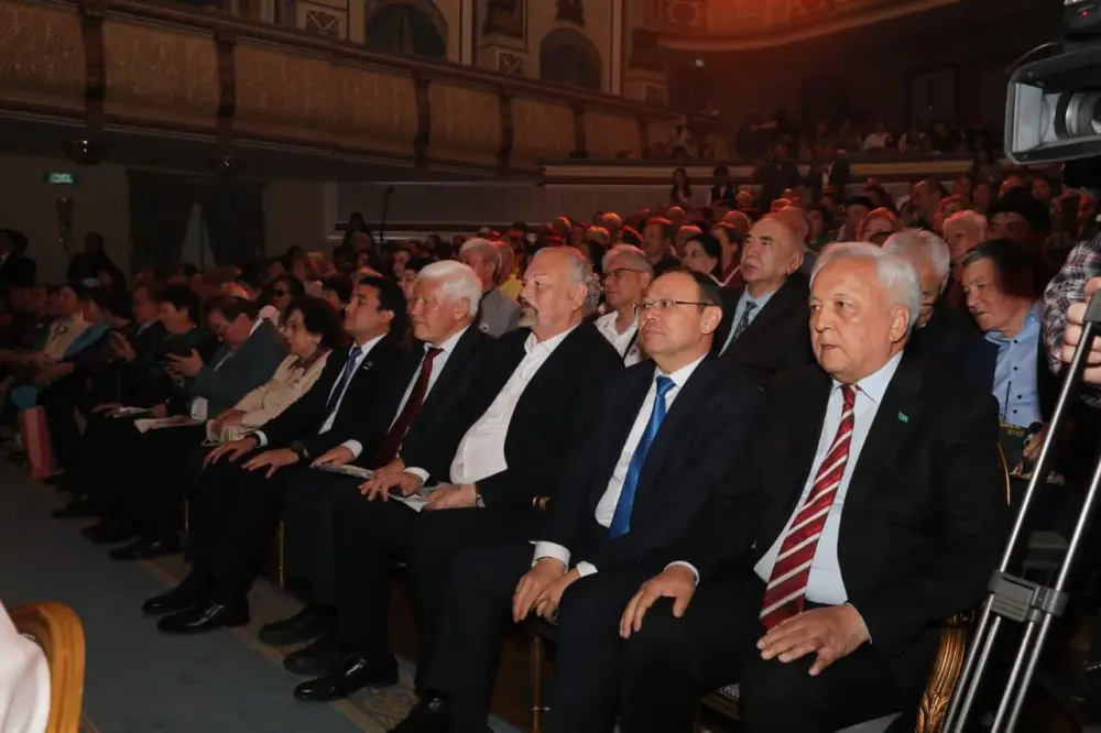 В Алматы отметили 90-летие Олжаса Сулейменова, Народного писателя Казахстана