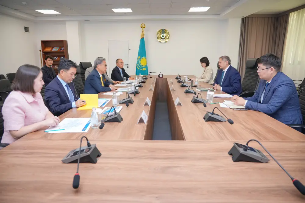 Встреча министра науки РК с профессором KAIST: реформы высшего образования и интернационализация в фокусе обсуждения
