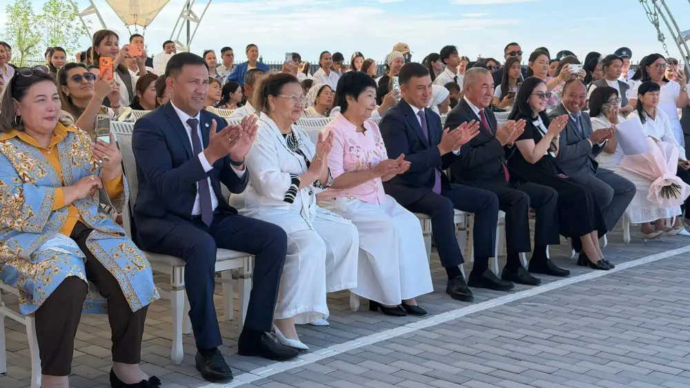 ТУРКЕСТАН: ПЕРВЫЕ ВЫПУСКНИКИ ШКОЛЫ №32 ПОЛУЧИЛИ НАГРАДЫ