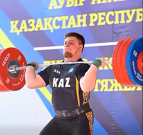 Карагандинский штангист установил три рекорда на республиканском чемпионате (2)