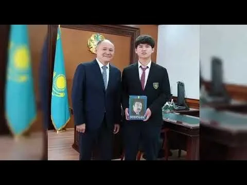 Флаг в руках школьника: встреча с начальником ДП в Туркестане